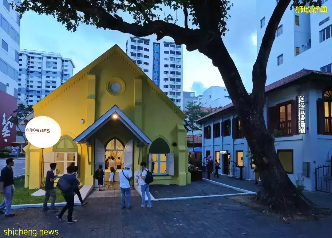 用网络热词打开狮城旅行,画风什么样