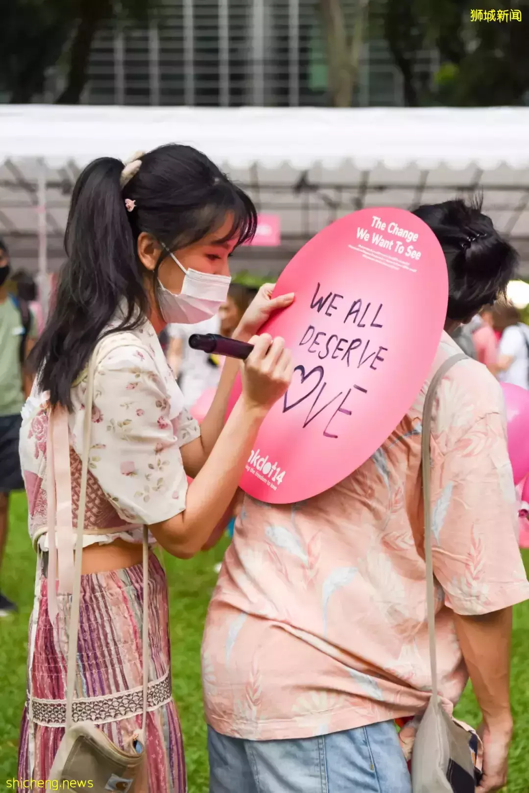 新加坡副總理宣布確診新冠！數千人不戴口罩在牛車水聚集，還有國會議員站台