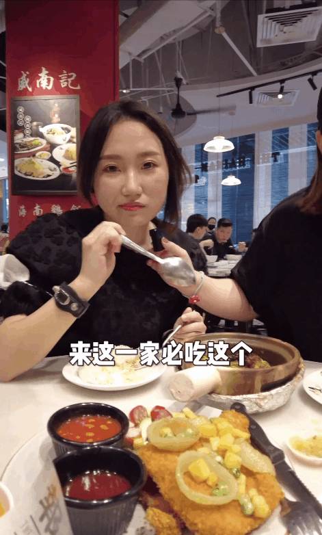 一站吃遍古早海南味:报纸咖喱饭,香酥烤猪排,招牌羊肉煲!人均$15吃到撑