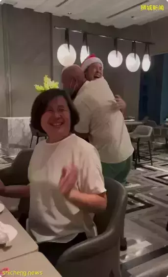 三姐弟透過 VTL 回新山扮服務員給父母驚喜! 網民: 此影片有洋蔥~😭