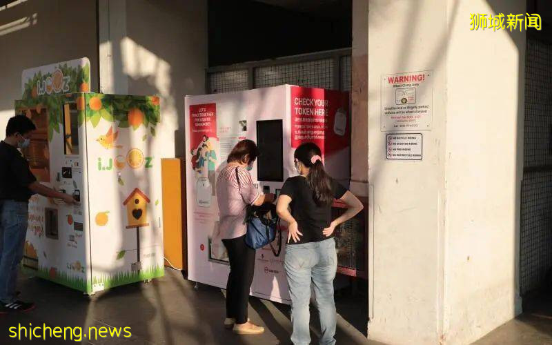 派發防疫物資!黃循財表示,新加坡會采取循序漸進措施逐漸開放,優先保護民衆安全