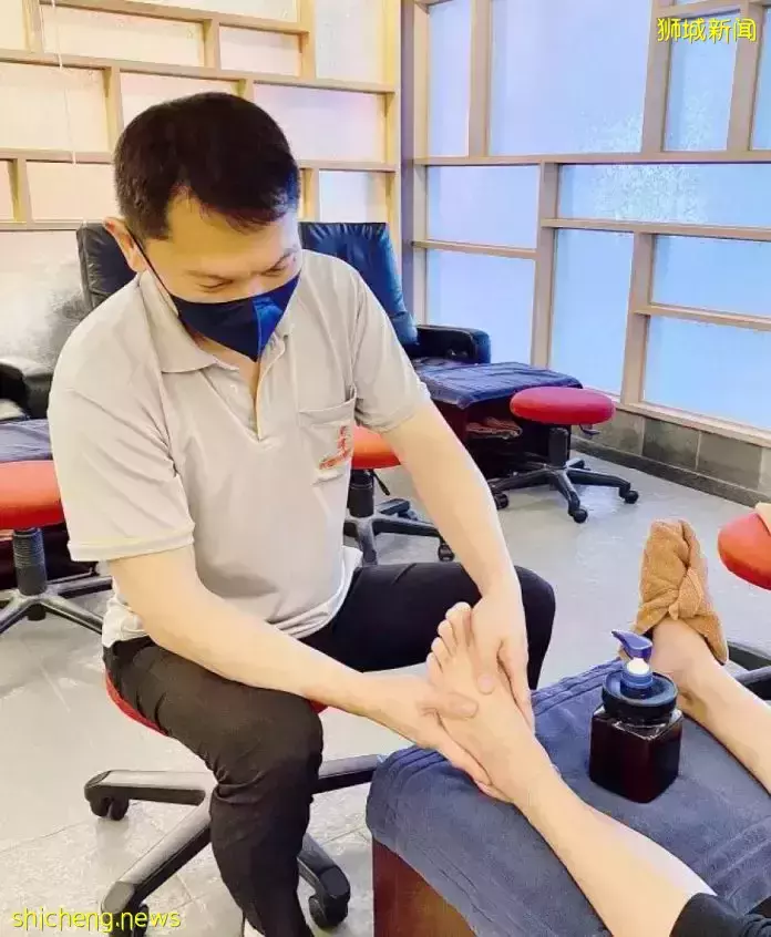 大马按摩师15年靠手吃饭　养出一对大学生儿女