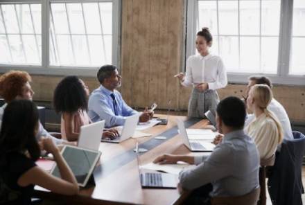 憑什麽？同樣的條件他在新加坡PR剛獲批，僅用4個多月