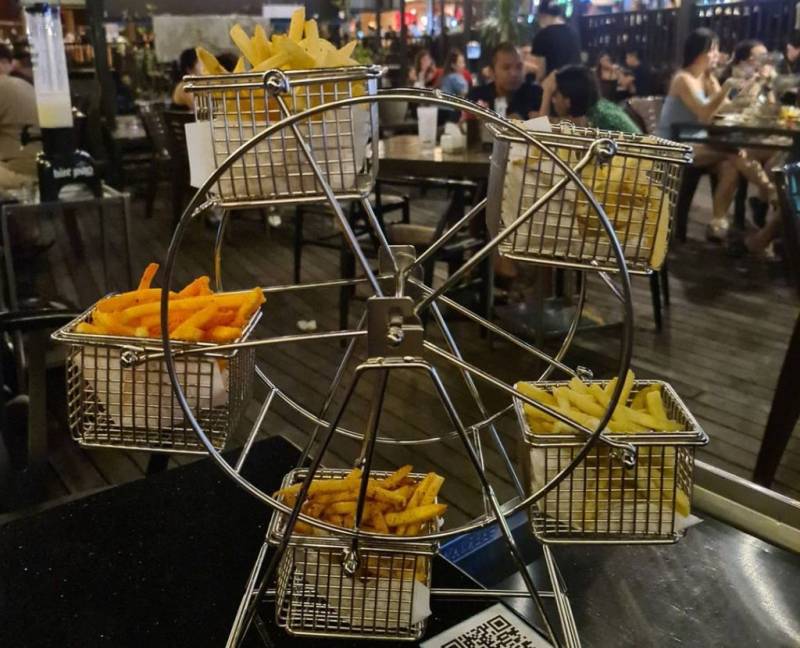 新加坡義順區露天酒吧🍻 Kamikaze Asian Tapas Bar 吹風喝酒吃燒烤，一串只要S$0.90