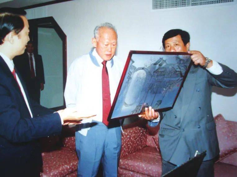 李光耀鲜为人知的“园区故事”