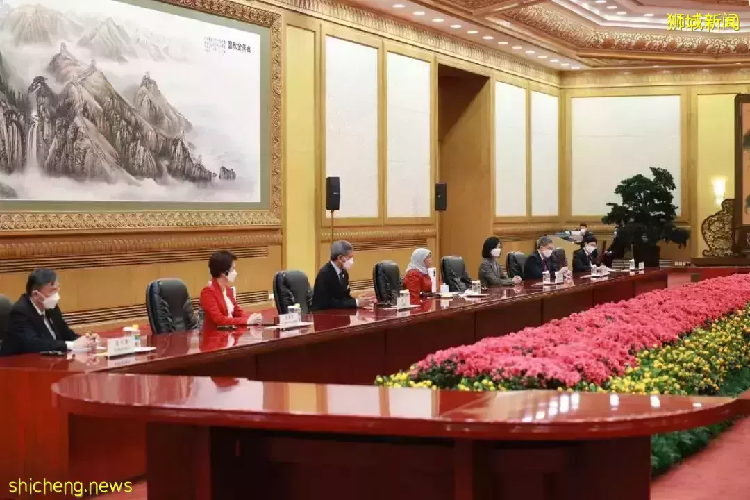 新加坡总统哈莉玛分别会见了国家主席习近平和总理李克强,两国合作的重点都在这