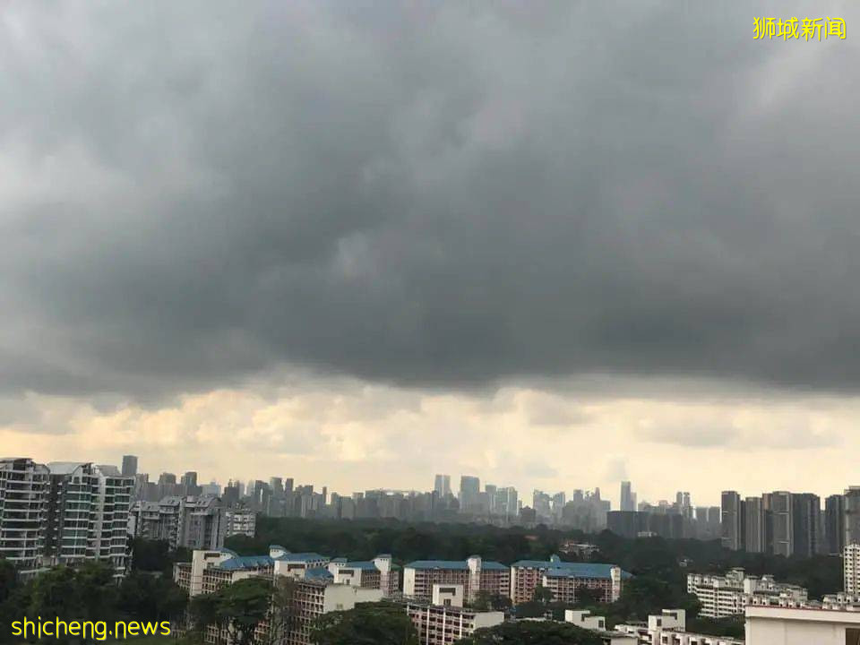 实拍新加坡奇异天象!黑云压境,闪电从天劈下