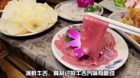 JJ林俊杰都来打卡的超劲爆火锅店现在免费送美国肥牛啦!锅底醇厚浓香,食材新鲜美味,一秒带你去火锅之城