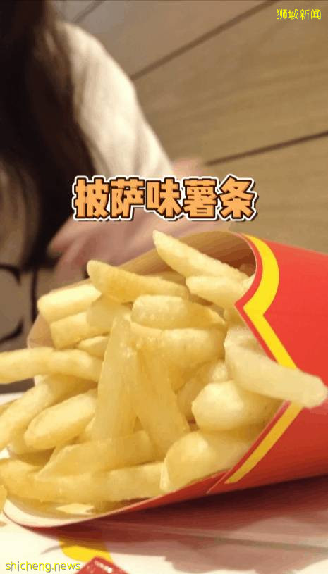 美女小姐姐实拍!这个麦当劳汉堡太好吃了!只在新加坡才有