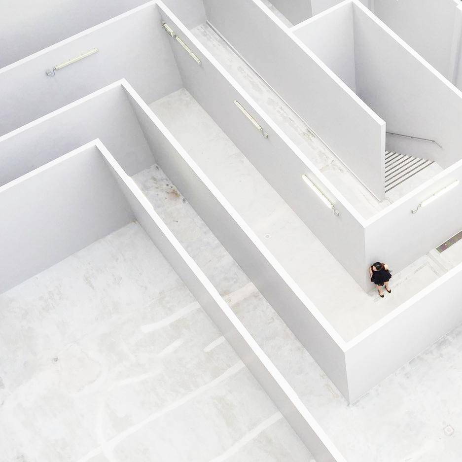 神秘打卡地帶👻 現實版迷宮“Marina Square Maze”永無止境的牆,永遠都走不出去