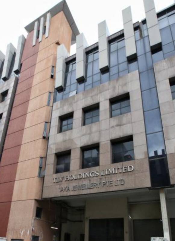 珠宝店助理经理心生贪念，算准离职前抱走24万元珠宝