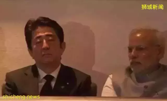 李顯龍總理發文!安倍晉三背後連中兩槍,美女保镖嚴重失職!他,和新加坡關系匪淺