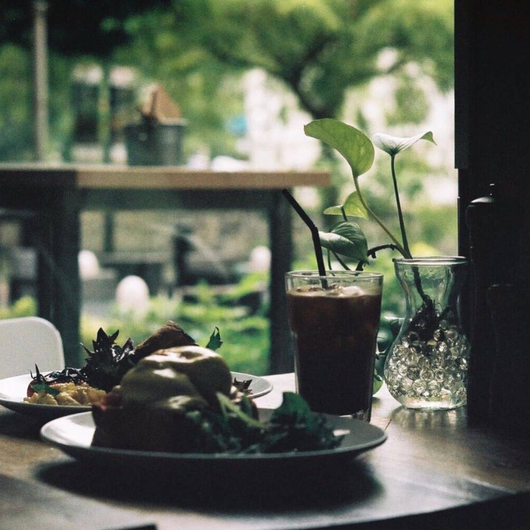 陰天的獅城，喚醒我的不是鬧鍾，而是"Egg Benedict"