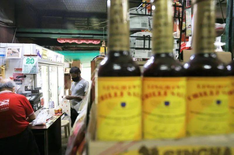 新加坡居然有設在有地私宅區、地下防空壕的老牌雜貨店,你見識過嗎