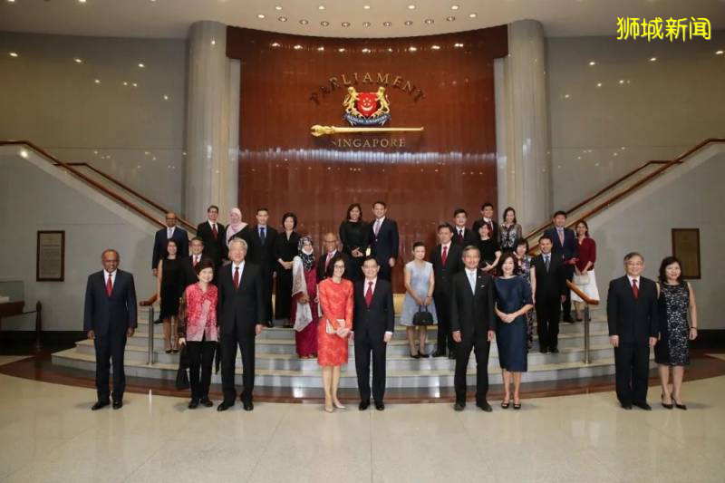 多圖!李顯龍宣誓就任新一屆的新加坡總理,反對黨議員也來了
