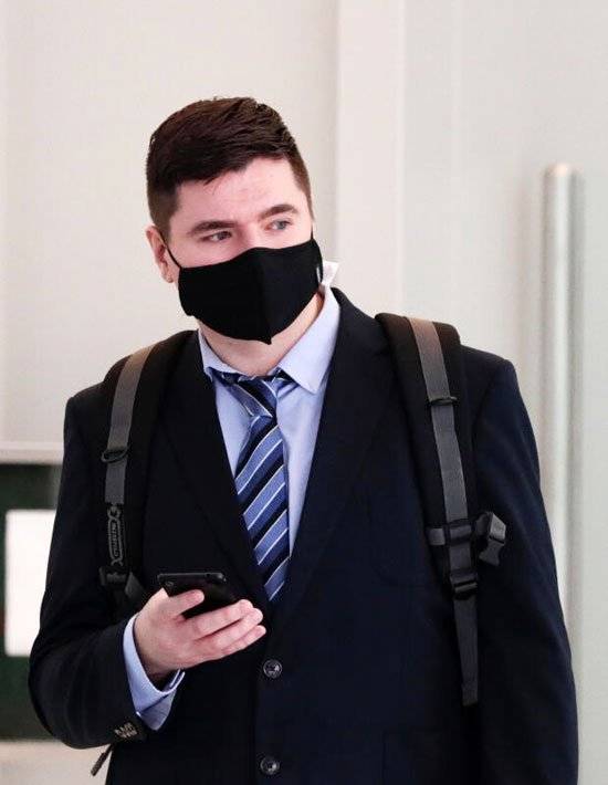 撩裙、摸臀、偷拍 英籍老師非禮3歲女童