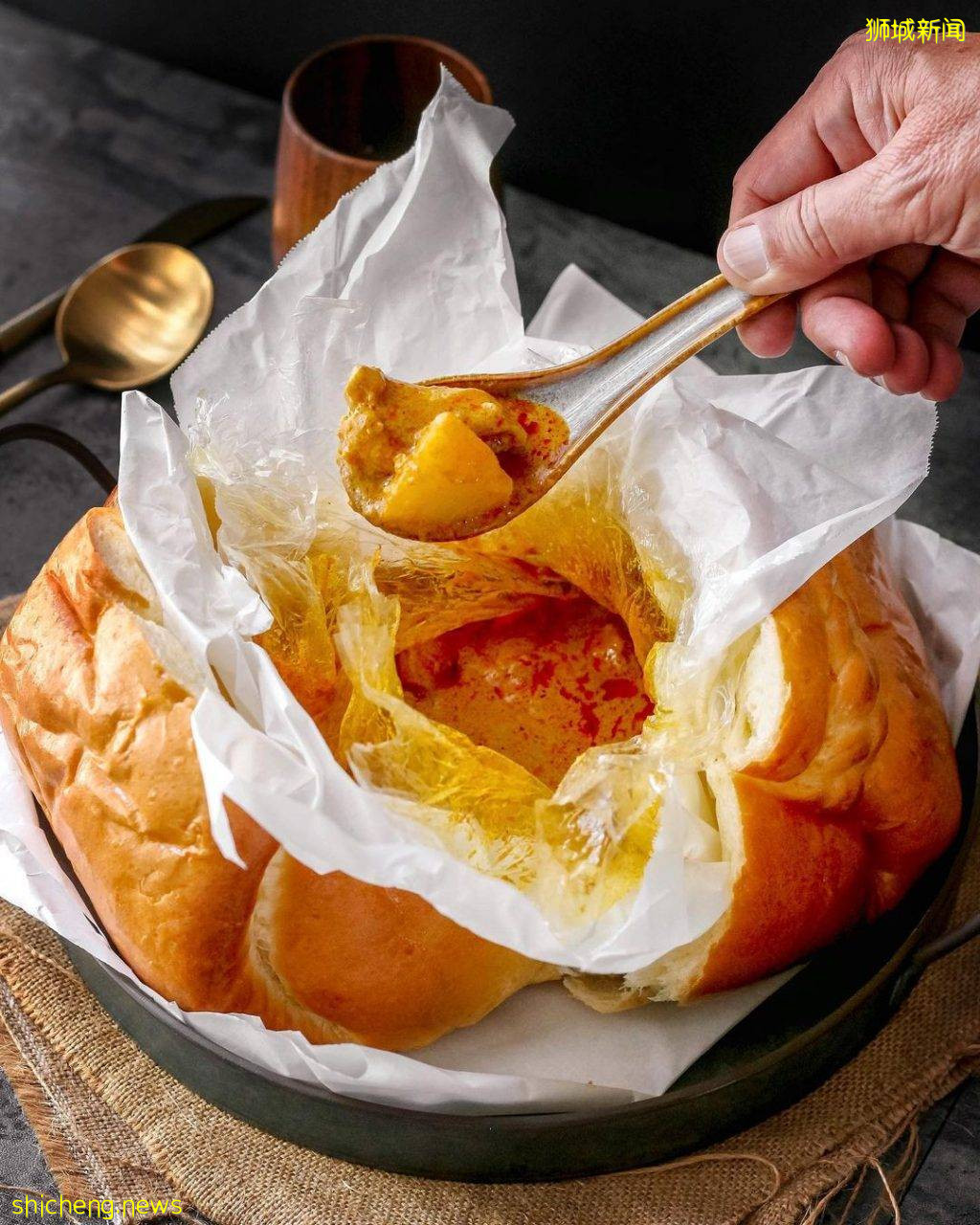 巨無霸咖喱包Eat My Curry Bun🔥XL尺寸面包內藏香濃咖喱雞😋全家大小一起享用啦