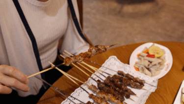 買一送一的烤魚和啤酒，拿來吧你