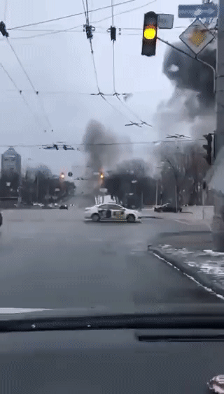 眼前爆炸!新加坡男子逃出乌克兰:“我做好自卫杀人准备”