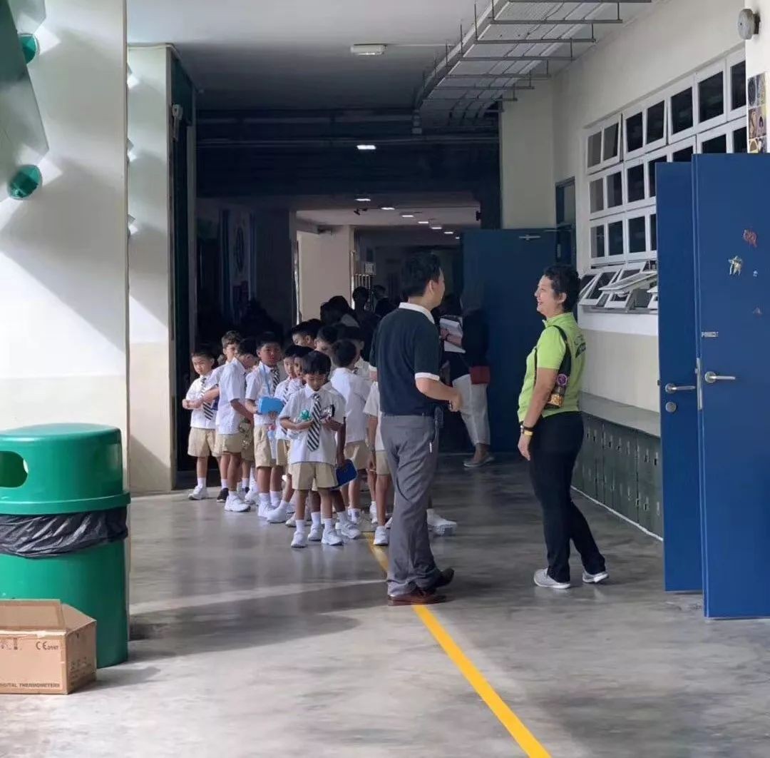 新加坡2020学年第一天,“老母亲们”操碎了心