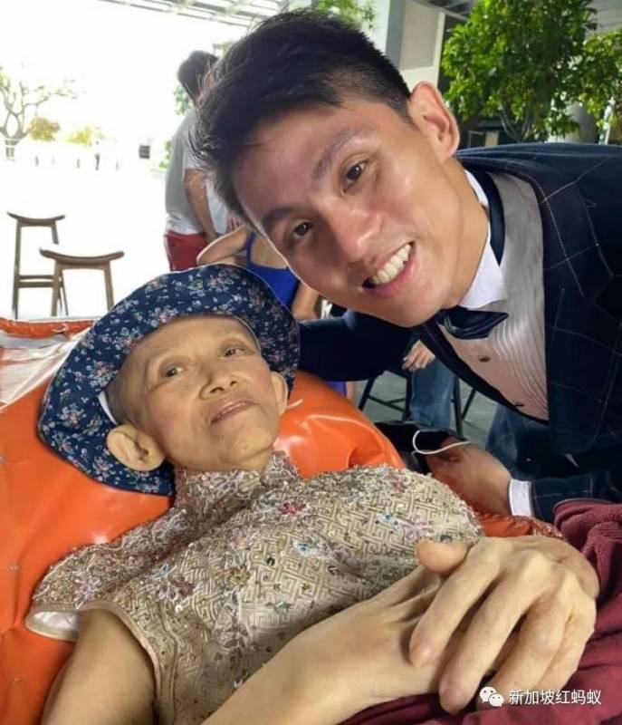新加坡“救护车圆梦队”助癌末老母亲,实现见证儿子婚礼的临终心愿