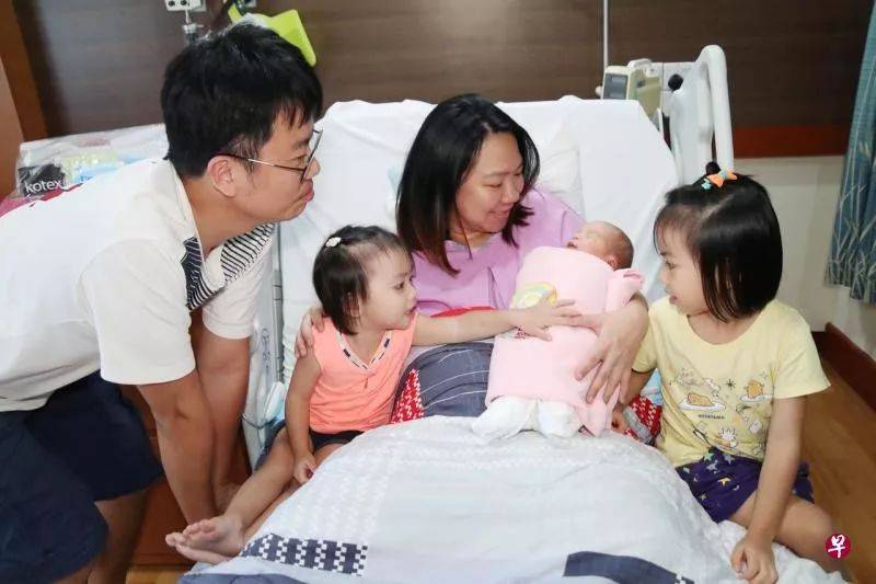 这家医院连续两年迎来新加坡圣诞第一婴