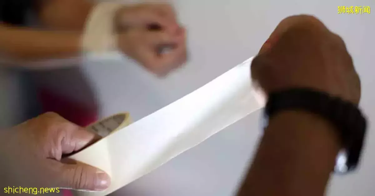 男子生意失败 欠赌债 捆绑全裸女伴 逼给密码转钱