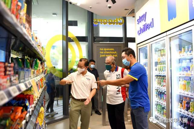 新加坡首家无人便利店,拿了东西可以直接出门自动扣款