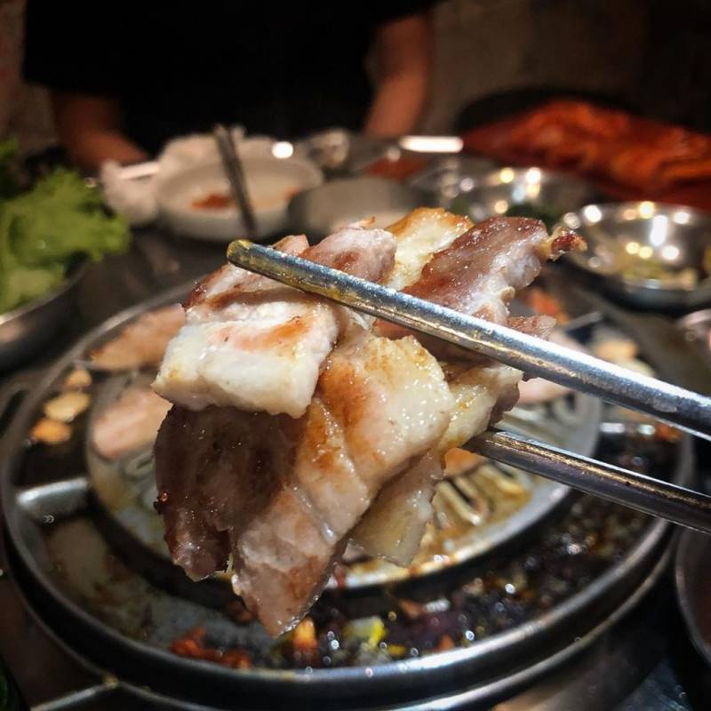 Don Dae Bak正宗韓式烤肉店！開至5AM的韓料店😱 街頭塗鴉風裝潢，自助燒烤+單點韓料