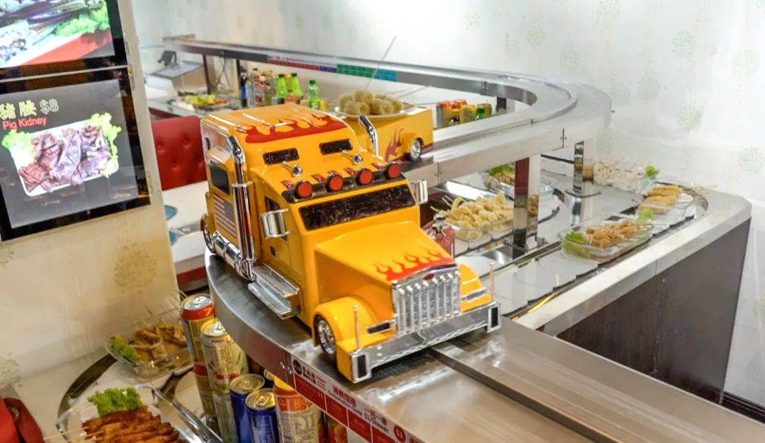 新加坡又發生事故！一輛汽車突然自燃，車主竟然