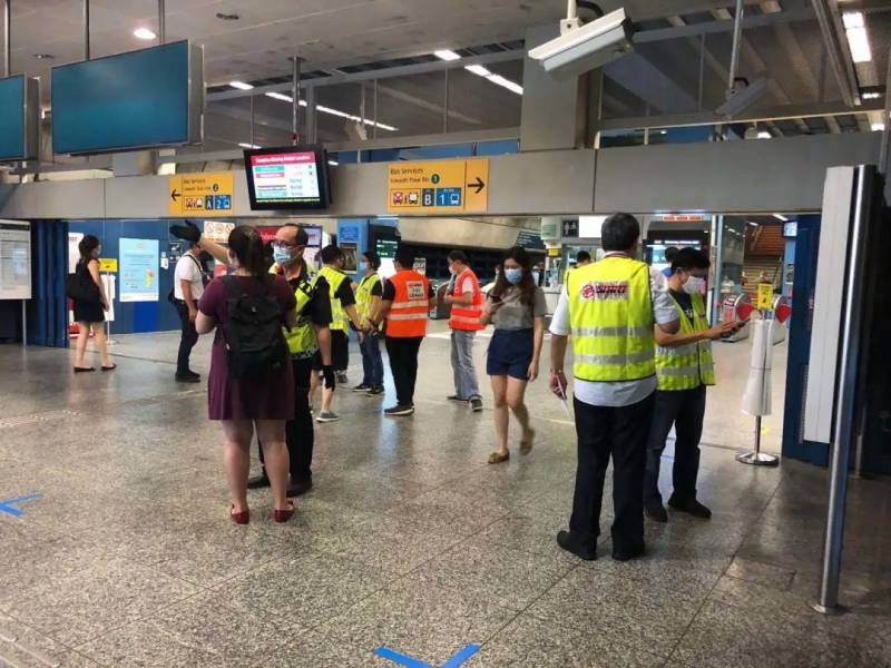 地铁南北线、东西线电力故障,网友:我已经卡在里面一个小时了