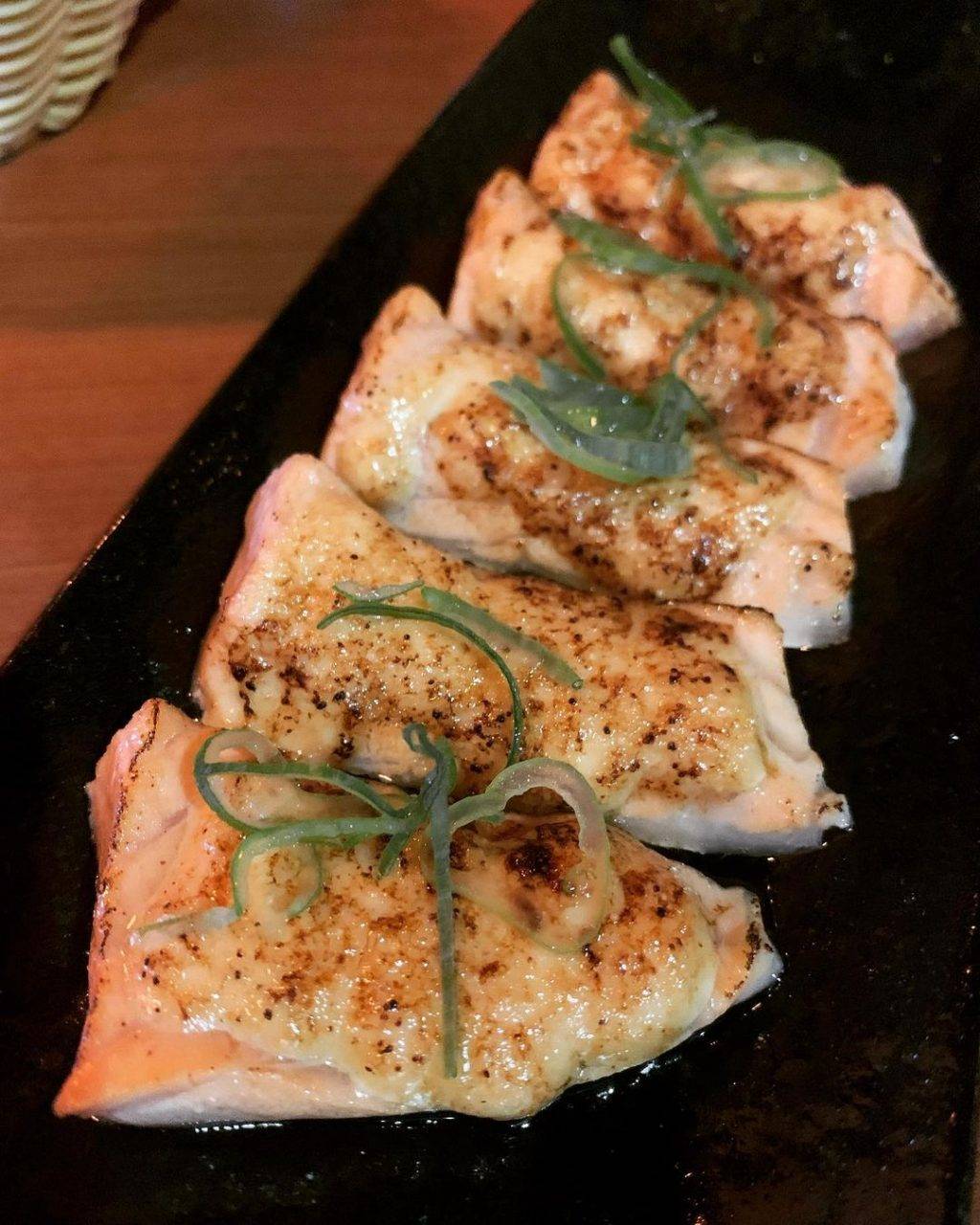 氛圍感十足的日式居酒屋🏮 榜鵝區“IZAKAYA 95”美味日料配美酒!招牌炭烤肉串來一份🤤