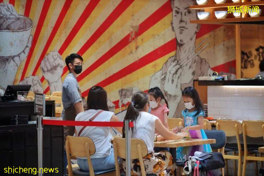 新加坡進一步放寬：允許5人堂食，10人活動，工作場所防疫放寬