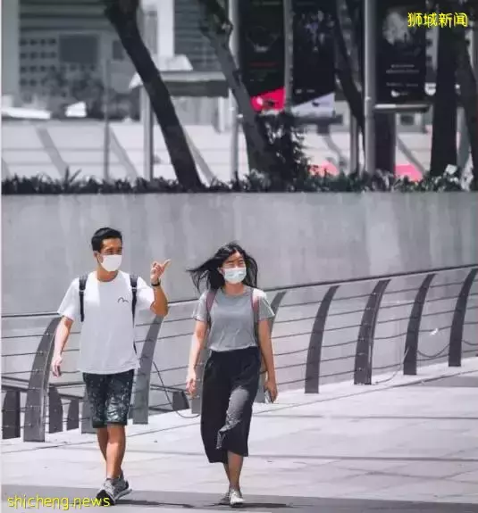 连续三天确诊破万,新加坡松绑防疫政策引发焦虑,专家回应:防疫失效、放开好事