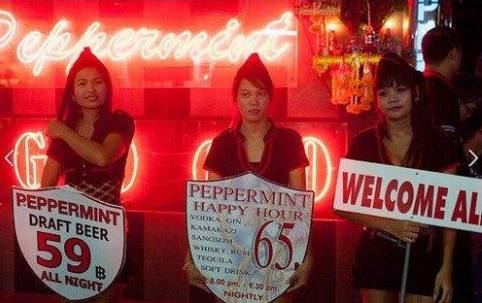 新加坡红灯区现哑女扒手，专找单身男子下手