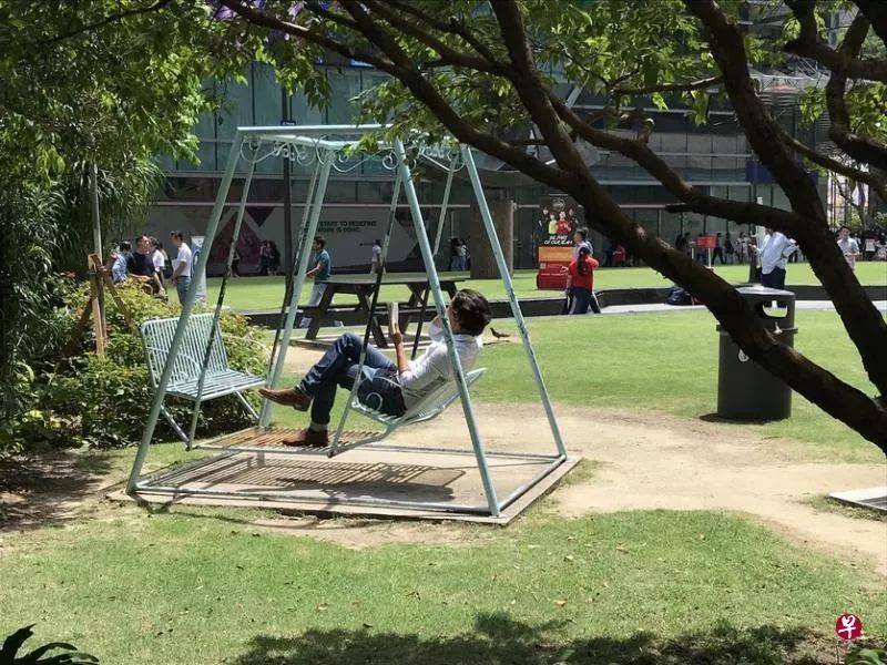 蓝郁：城里的秋千