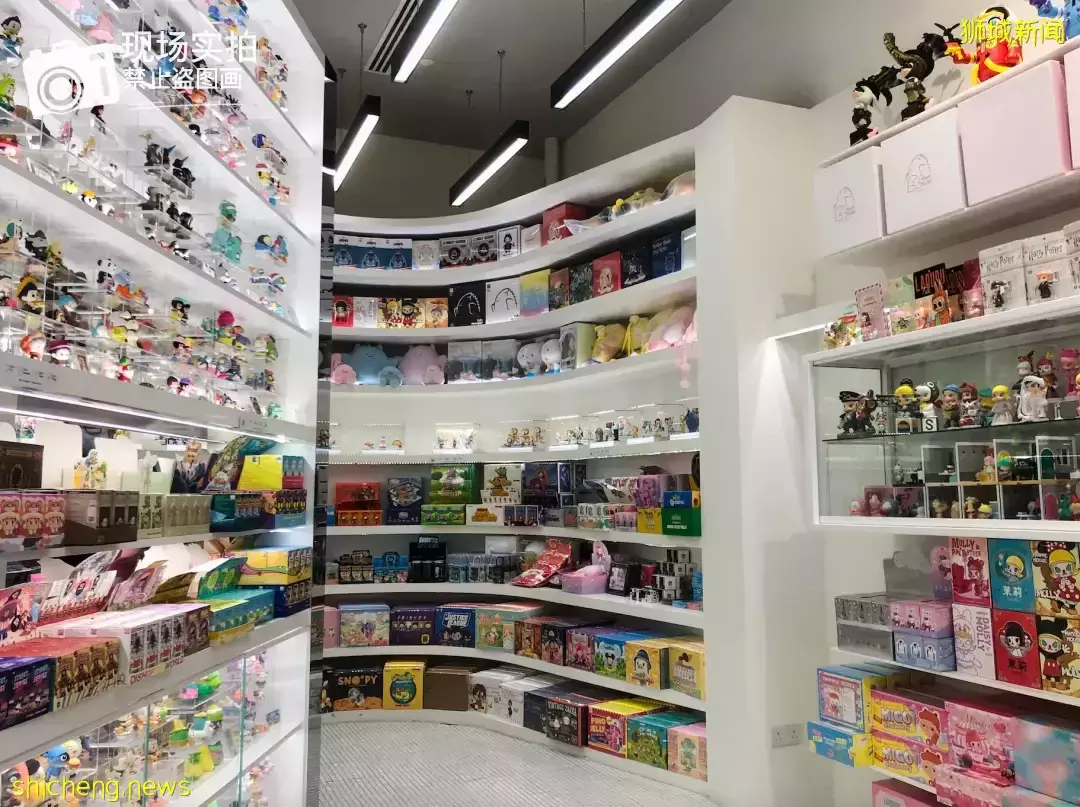 新加坡泡泡玛特旗舰店 盲盒收藏家的快乐星球
