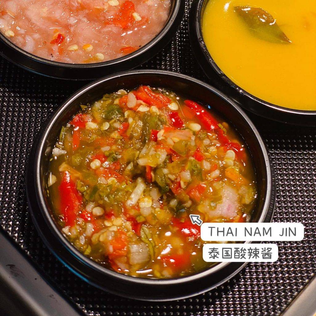 來吃大馬風味碌碌咯🍢DLLM LOK LOK每支$1💰飄香炸串+秘制醬汁，營業至淩晨4點，半夜覓食去🌙