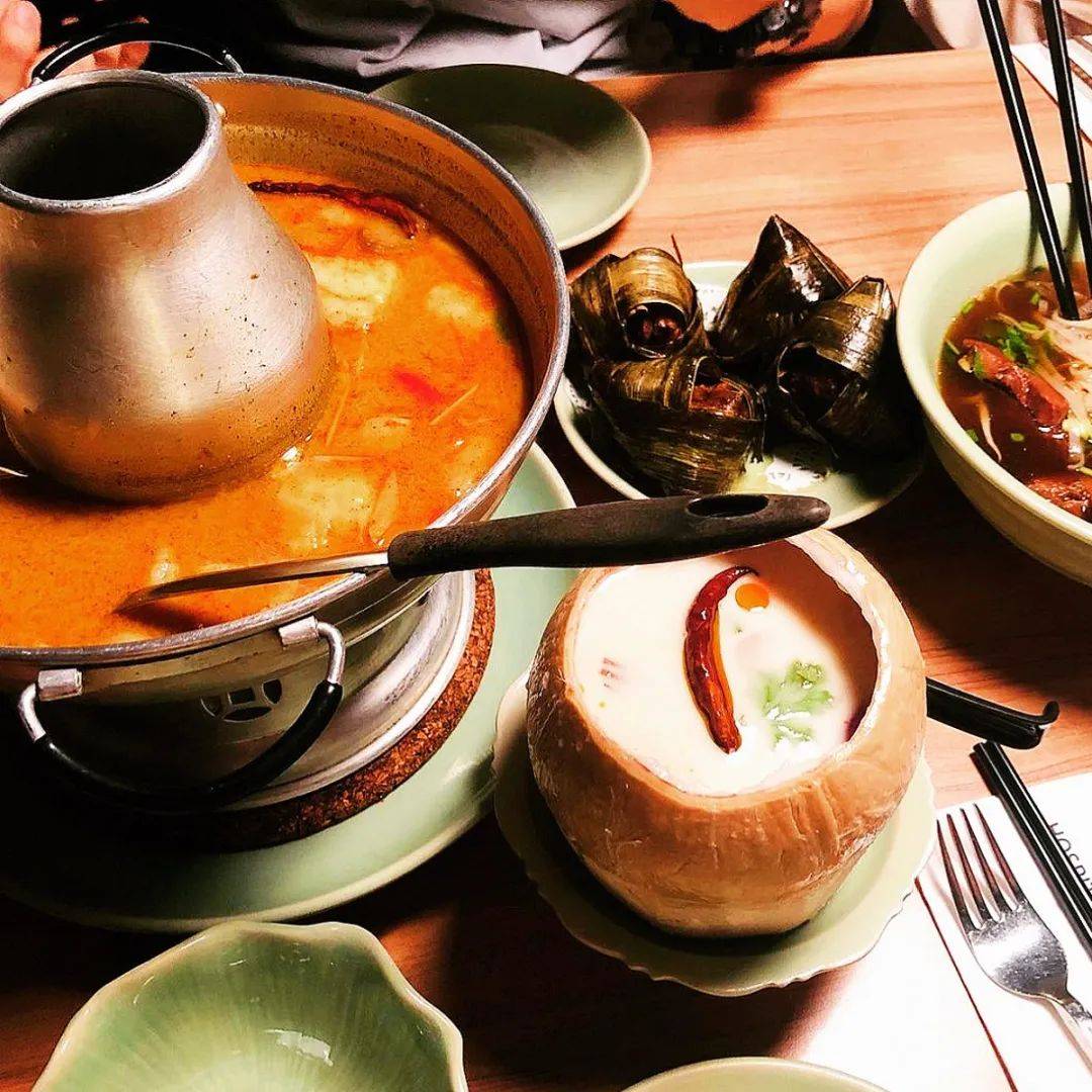 狮城的雨季来一口热辣暖胃的“冬阴功汤”，整个人仿佛回到泰国