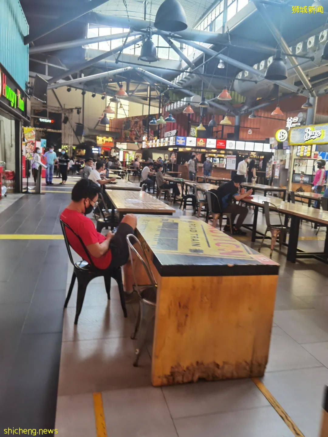 科興在新加坡瘋狂受歡迎,診所外排隊十幾米!供不應求!實拍堂食第一天,人突然多了
