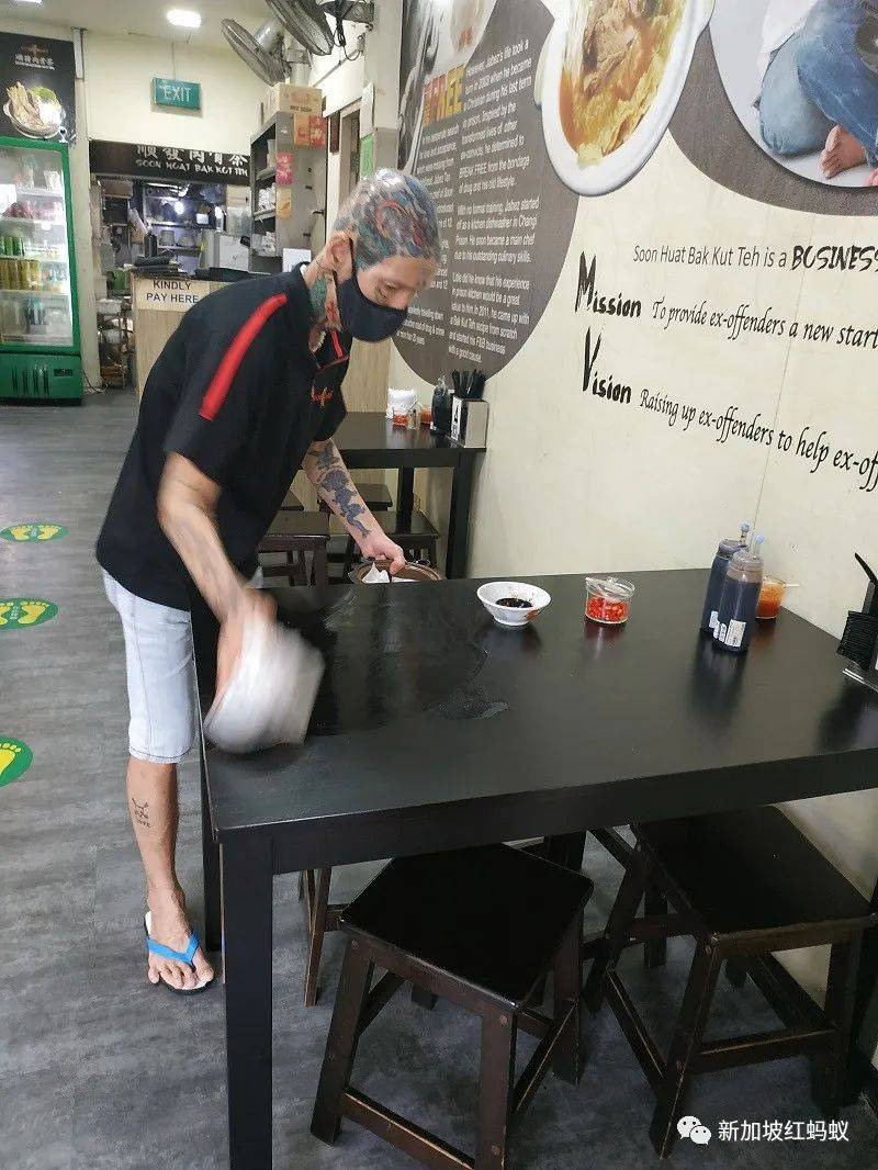 打群架收保护费砍断人手,狮城男子30年来频出入监狱,人生下半场开始修心养性