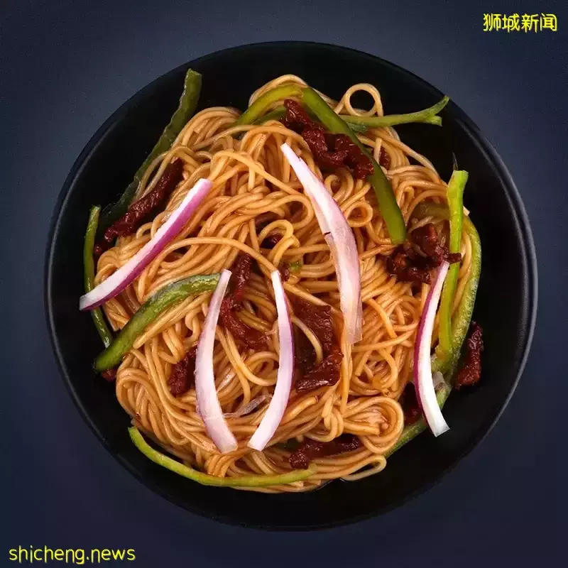 新加坡鸡肉鱼肉价格飙涨!他们排起长长长队,只为吃上这一口饭