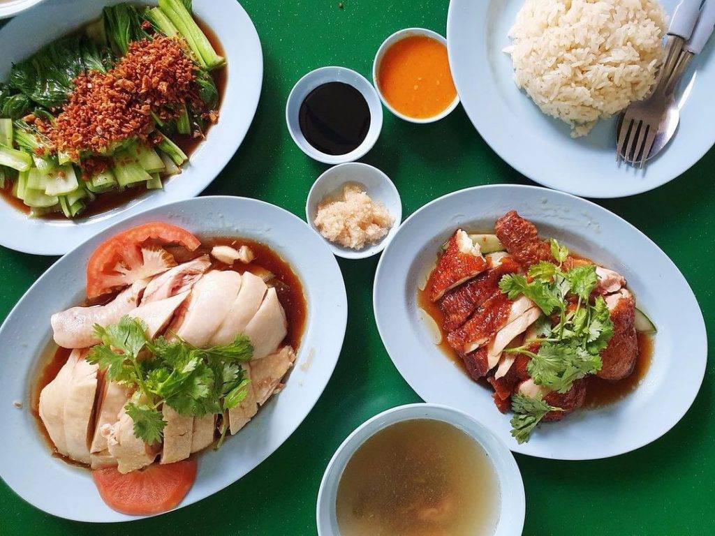 蛋糕当正餐😎 新加坡食阁小贩独创“鸡饭蛋糕”🍰 3种尺寸、多款肉类自由搭配,庆生大餐轻松搞定