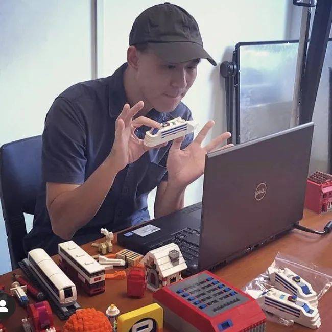 新加坡乐高手艺人,会搭积木也能走上人生巅峰