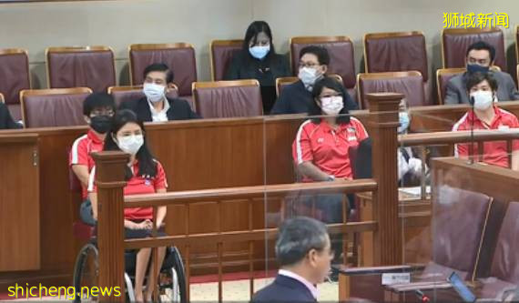 新加坡总理与残奥冠军秀自拍,眼尖网友发现:十三香!十三香