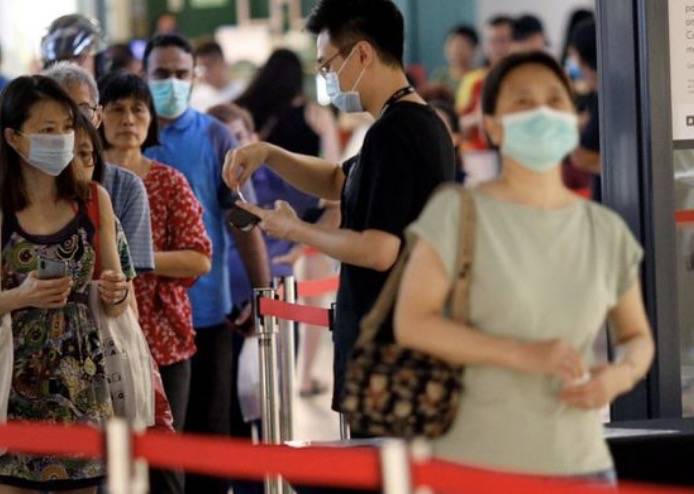 馬來西亞進入緊急狀態！油船又有確診，英國航班恢複！海陸空包圍，新加坡能防住嗎