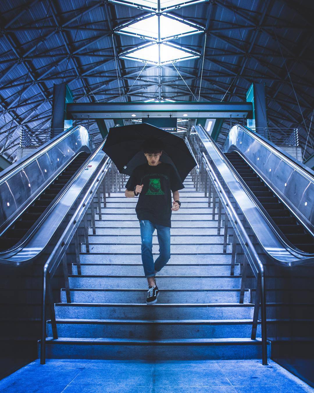 拿出手机猛拍一顿✨新加坡必打卡地铁站🚇糖果色系、暗黑风格，分分钟拍摄出酷炫照片📷 