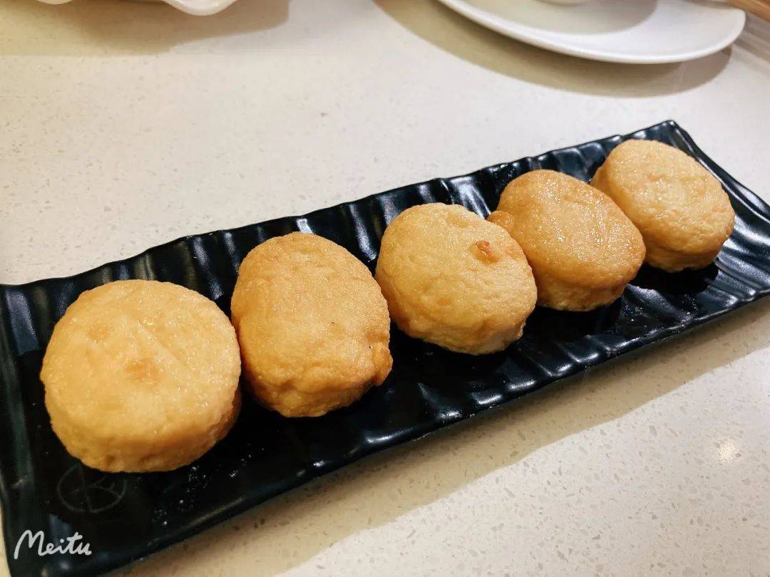 9.9新起吃網紅火鍋！小龍蝦湯底、花雕膠原湯，好喝到湯底都不剩