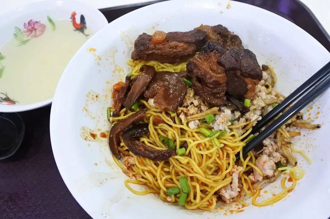面食系列 最平價的新加坡米其林級別小販食物，肉脞面來一碗不