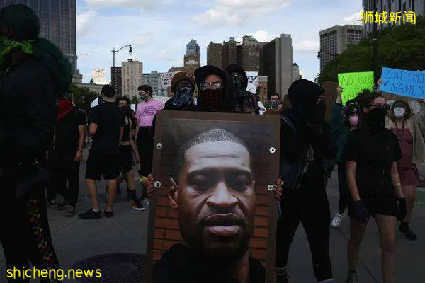 突發！美國加拿大英國大規模暴動！堪比戰亂！新加坡會受影響嗎!